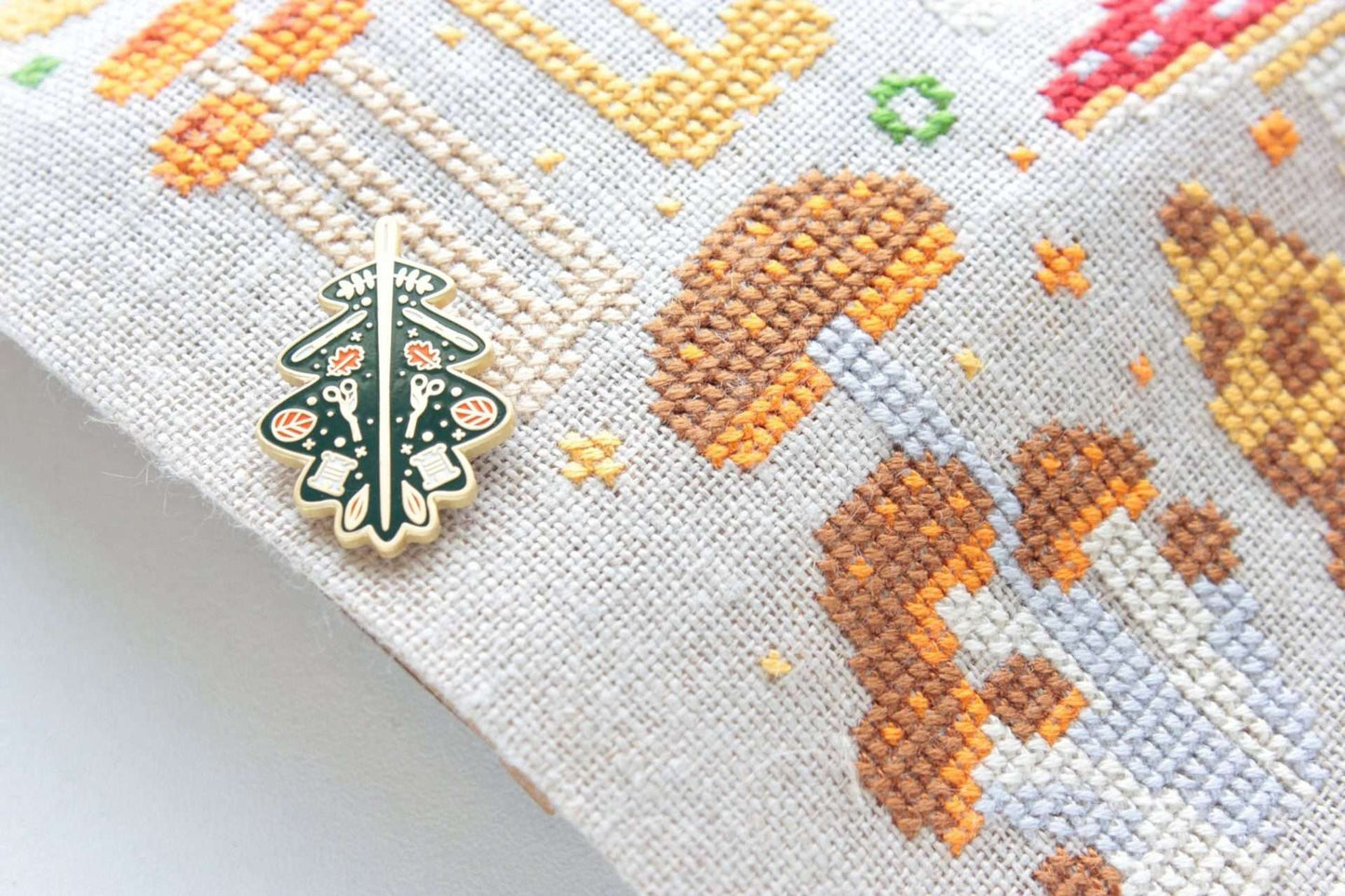Notions Leaf Enamel Needle Minder