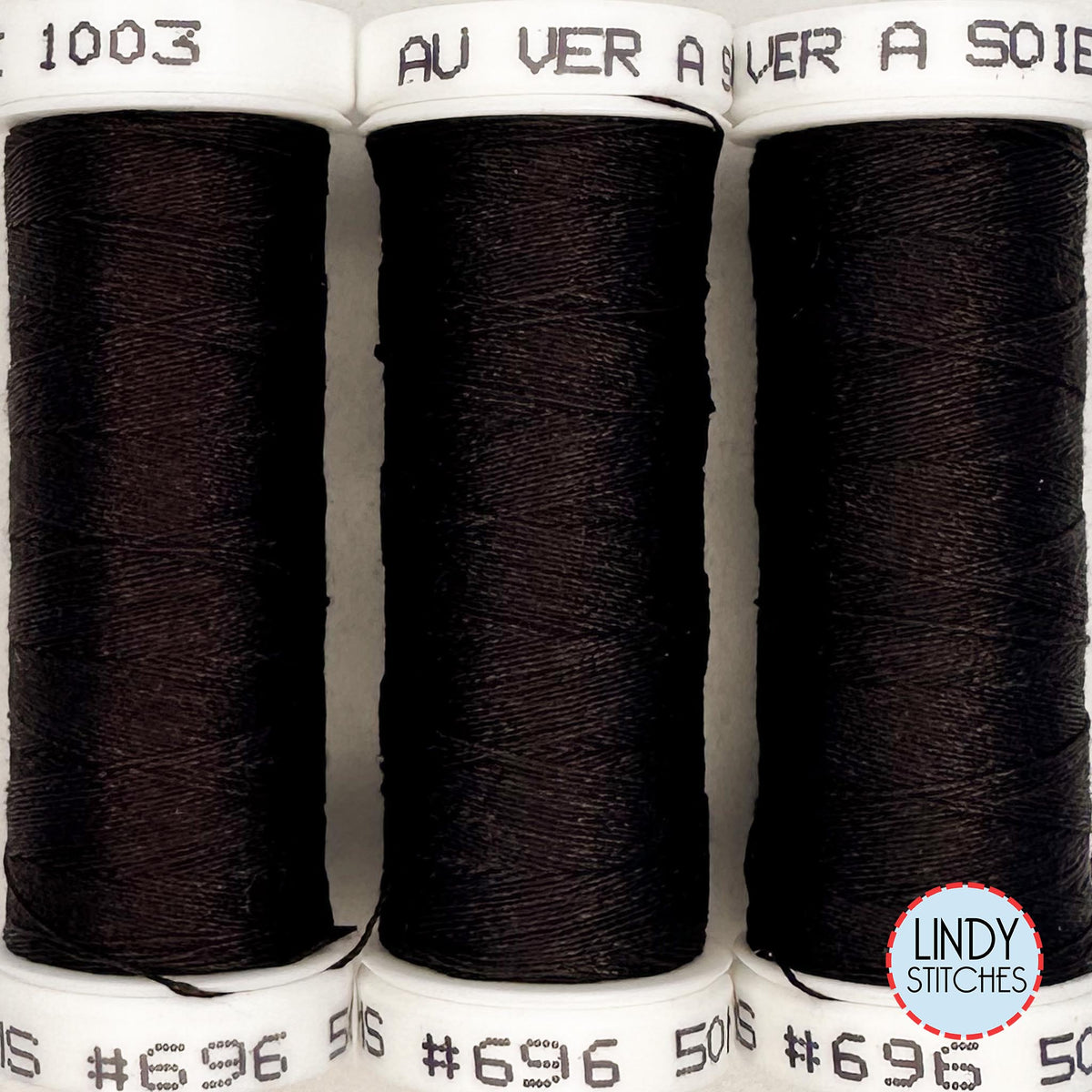696 Au Ver À Soie® Soie 100/3 Silk Thread