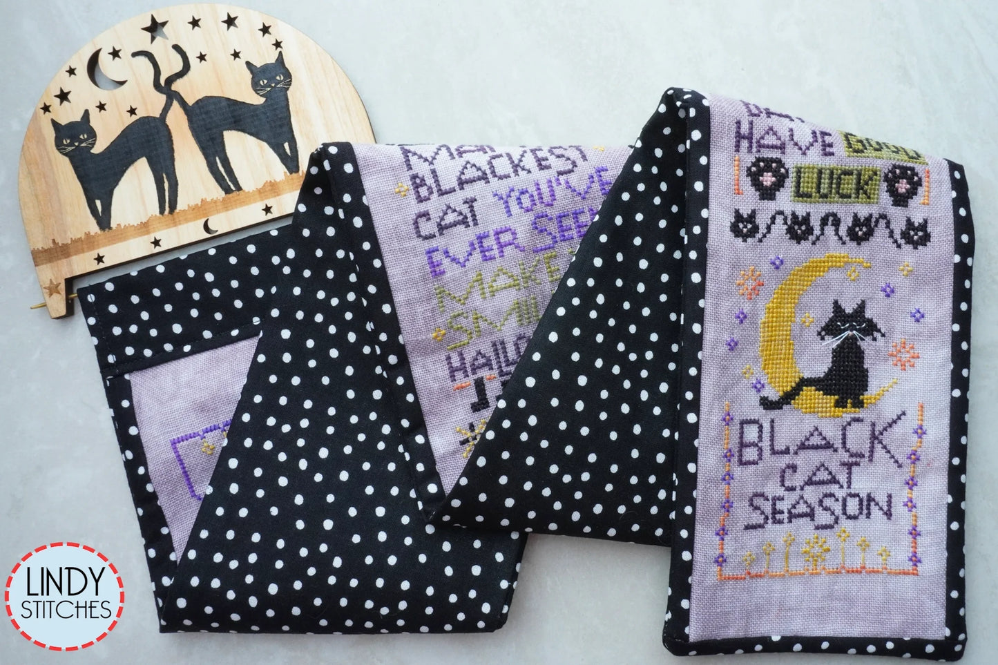 Grade B Black Cat Season Handmade Wooden Bell Pull Banner Hanger