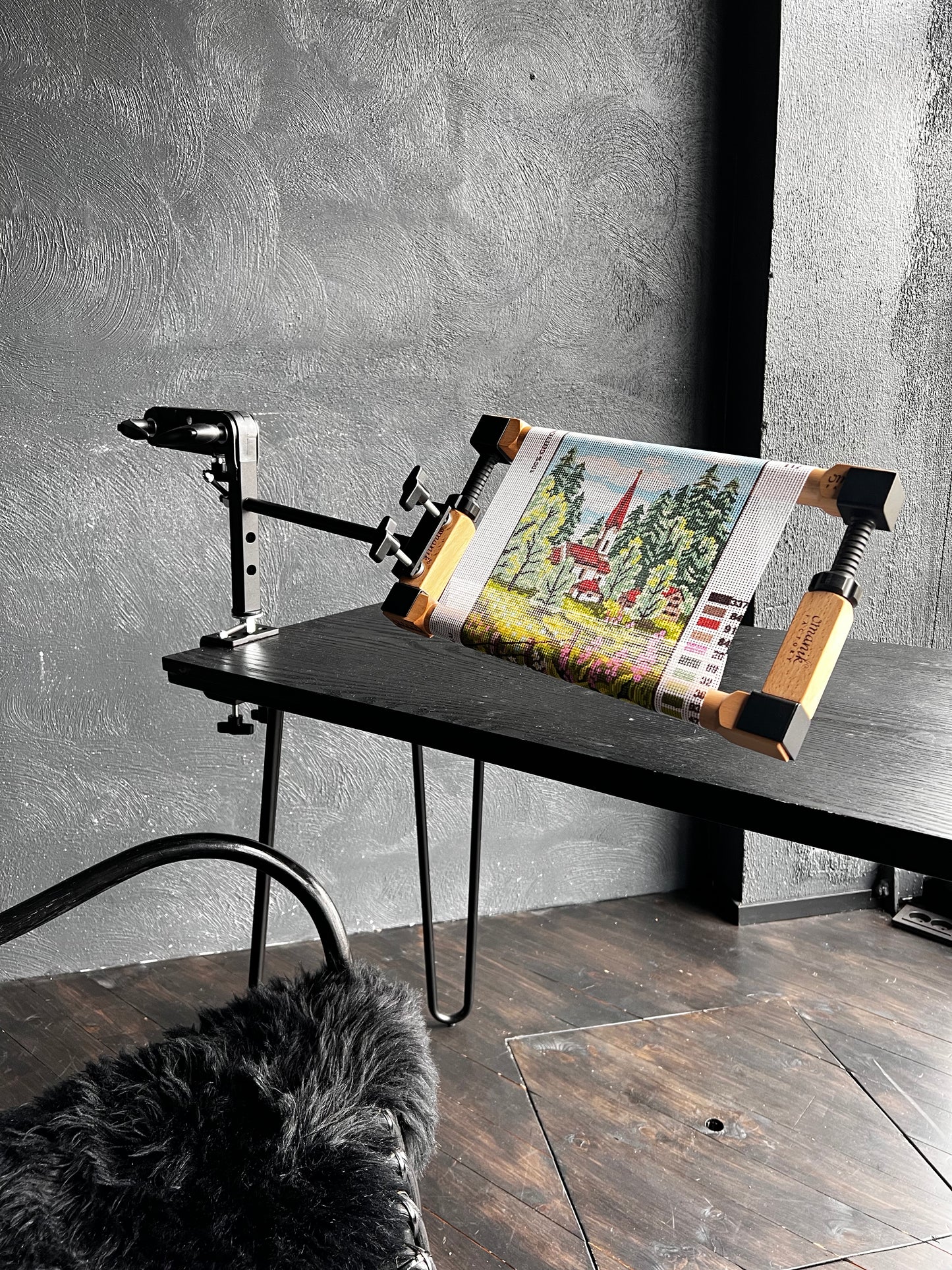 Omanik Factory Mantis Table Stand **FREE DELIVERY**