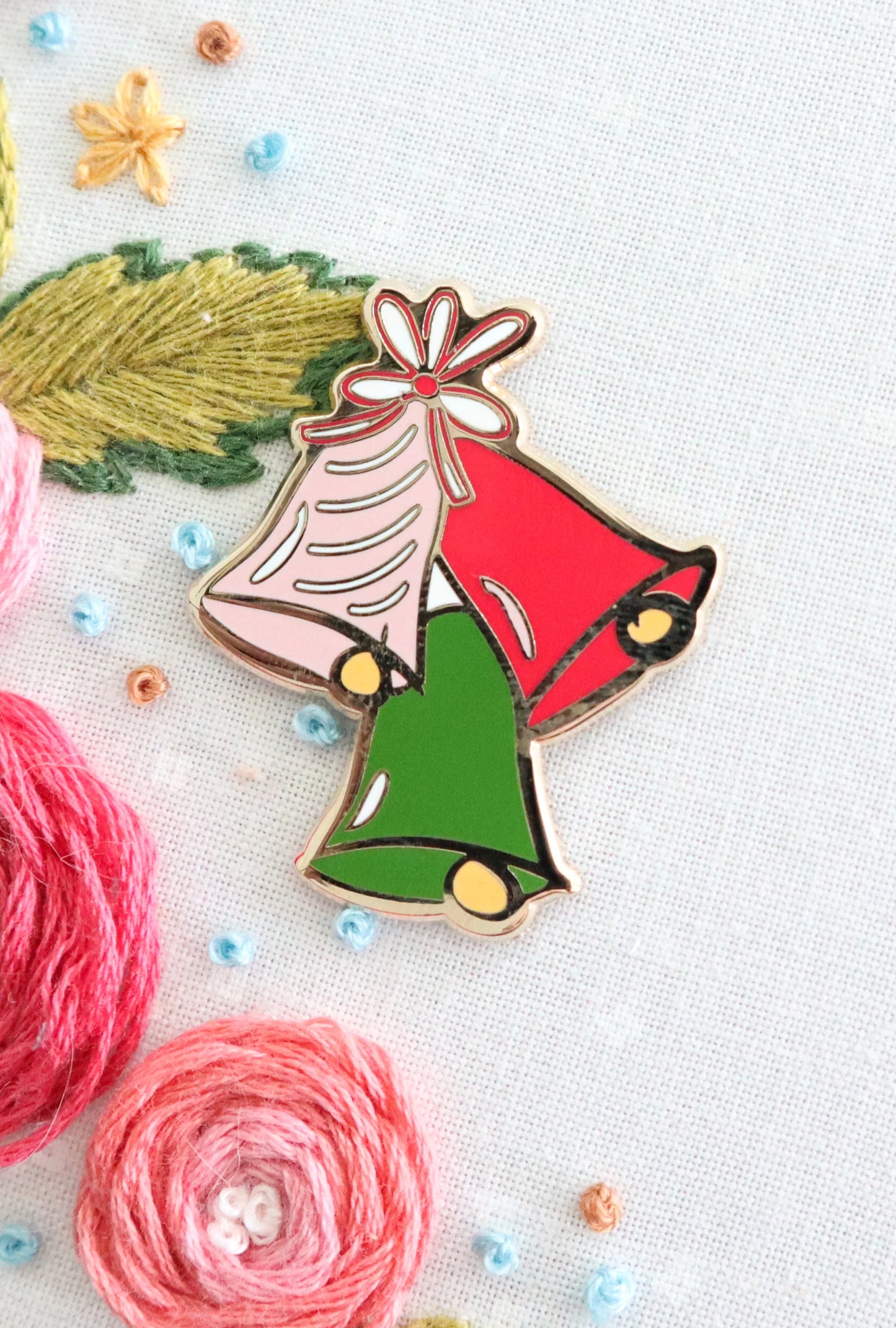 Jingle Bells Magnetic Needle Minder by Flamingo Toes