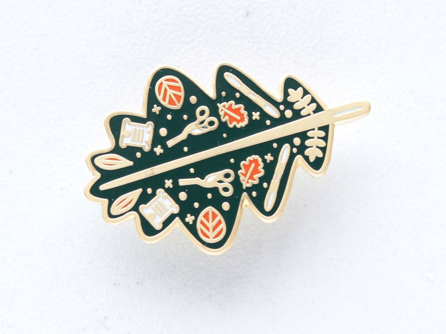 Notions Leaf Enamel Needle Minder