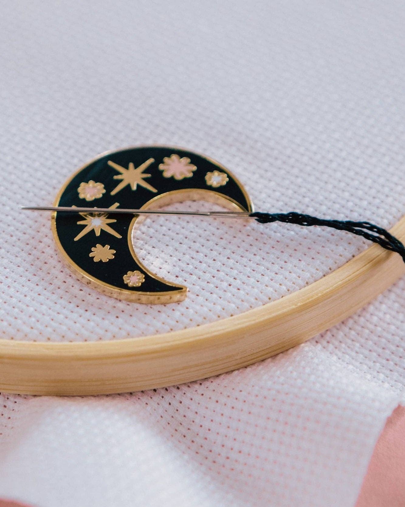 Moon Magnetic Needle Minder