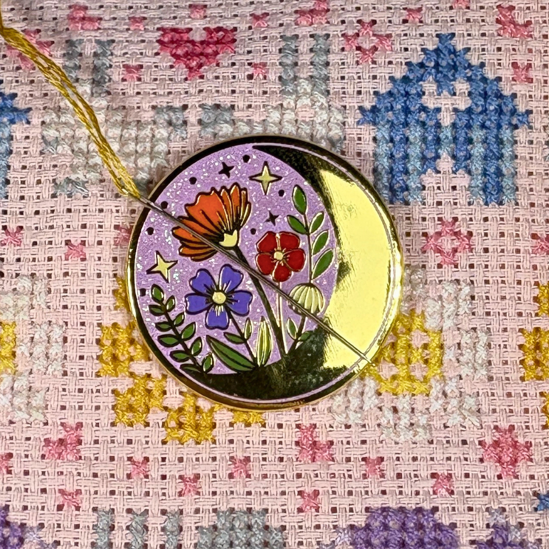 Spring Moonshine Flowers Needle Minder