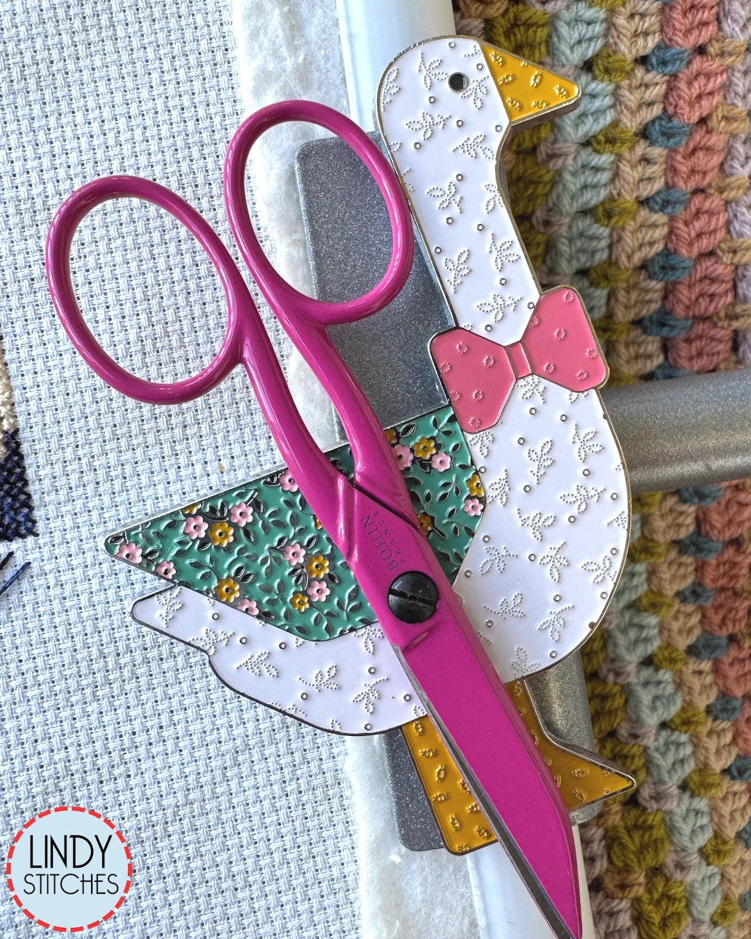 Lori Holt Gentler Times LARGE Needle and Scissor Minder