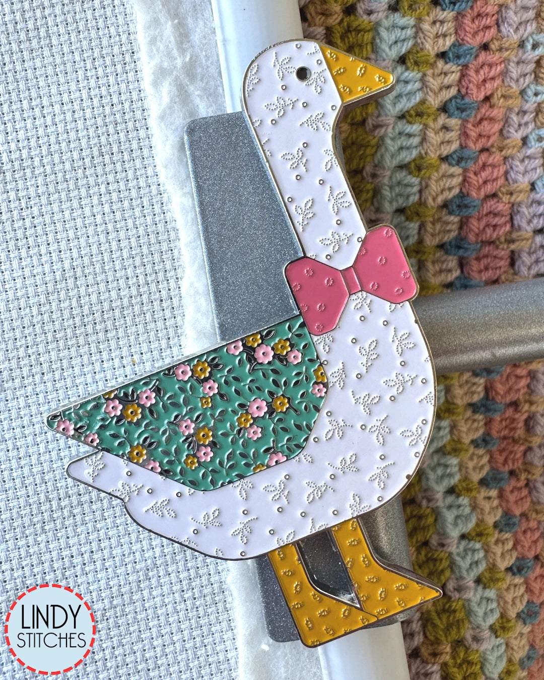 Lori Holt Gentler Times LARGE Needle and Scissor Minder