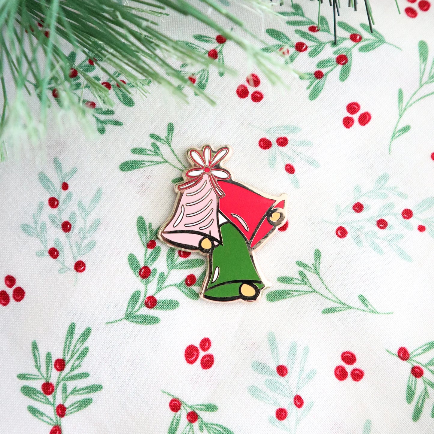 Jingle Bells Magnetic Needle Minder by Flamingo Toes