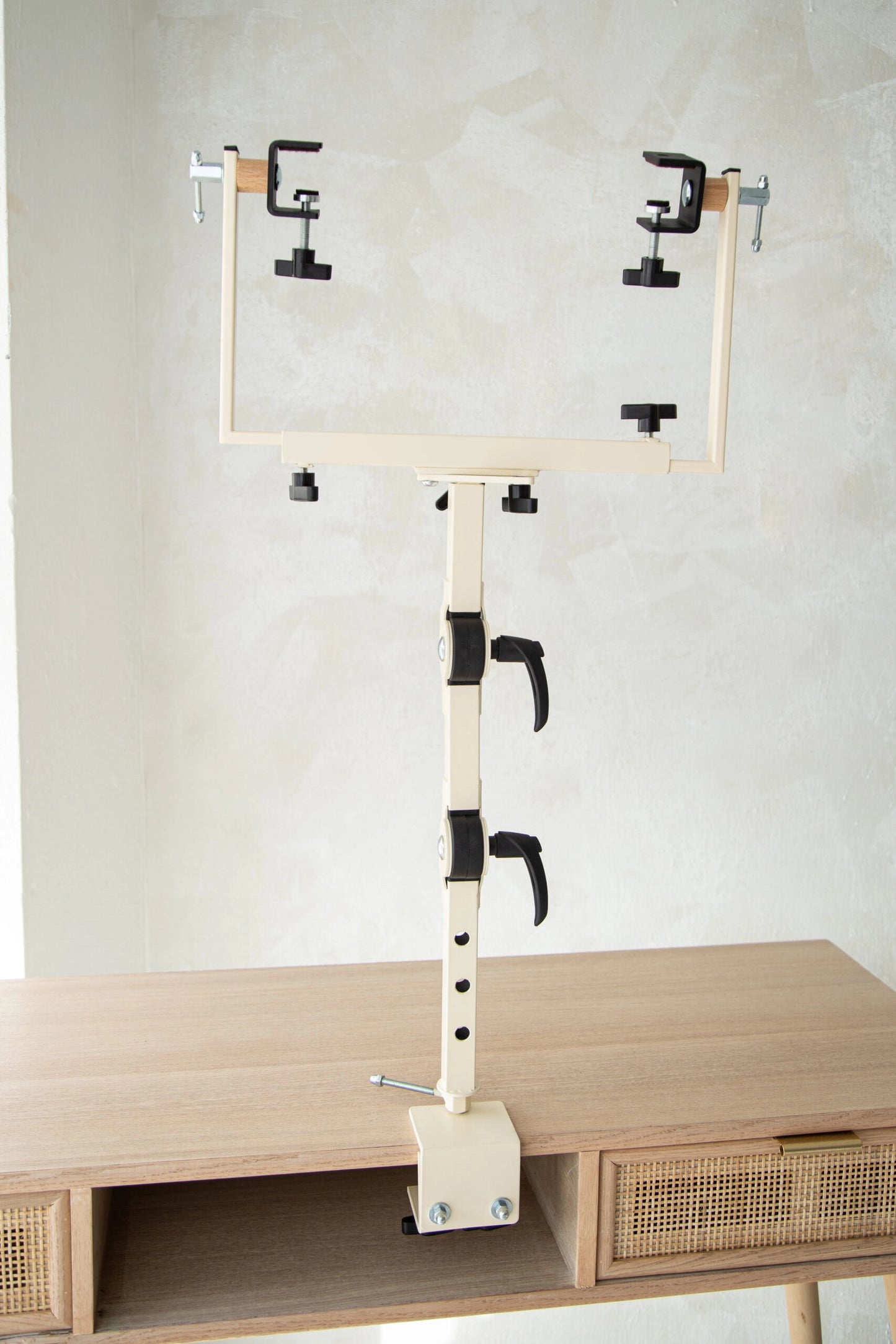 Omanik Factory Mantis Table Stand **FREE DELIVERY**