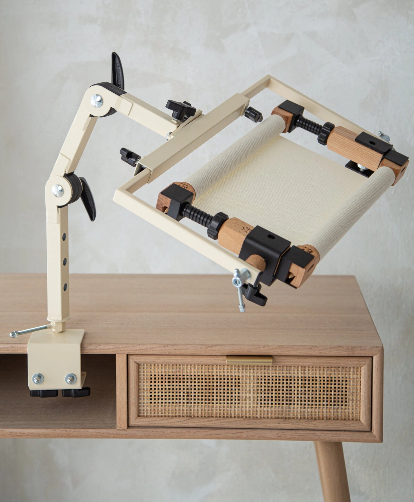 **PREORDER**  Omanik Factory Mantis Table Stand **FREE DELIVERY**