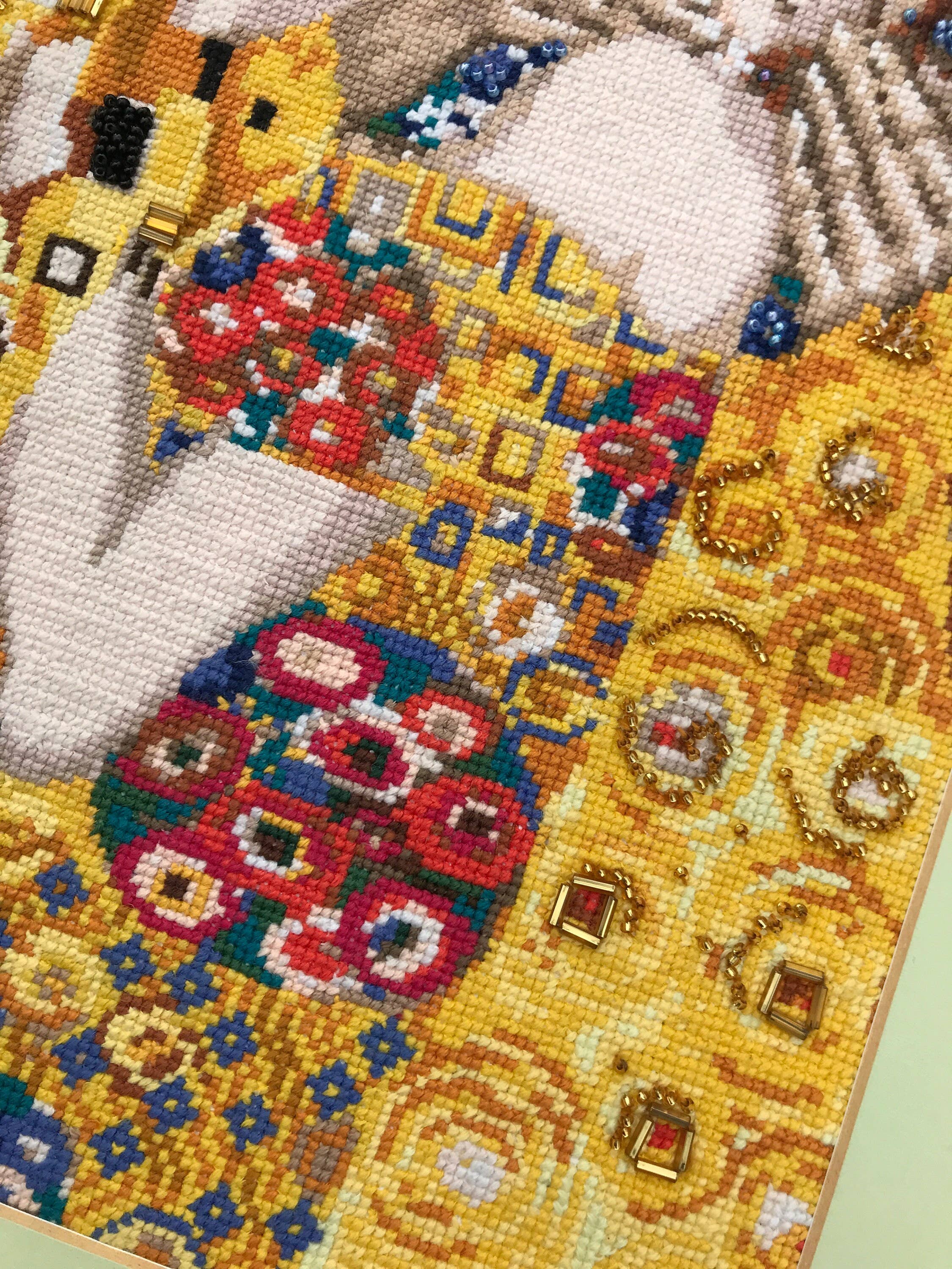The Kiss by G. Klimt Cross Stitch Kit Riolis 1170 – Lindy Stitches