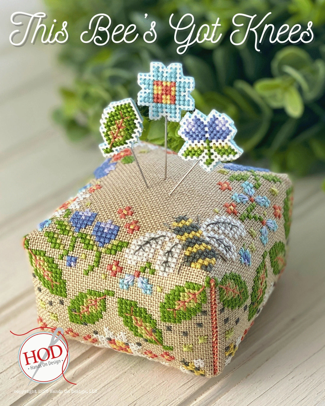 Hands On Design THIS BEE'S GOT KNEES Cross Stitch Pattern
